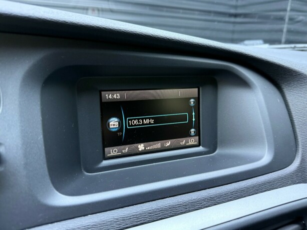 volvo-v40-diesel-2013-big-18