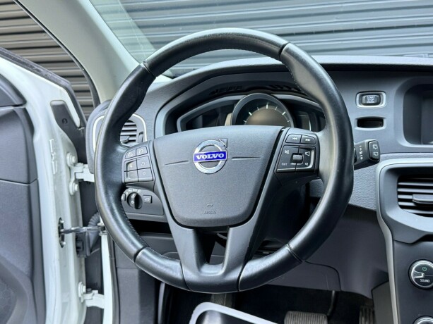 volvo-v40-diesel-2013-big-12