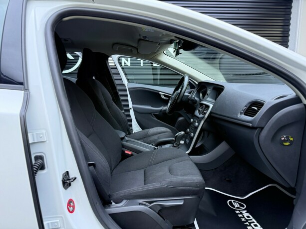 volvo-v40-diesel-2013-big-26