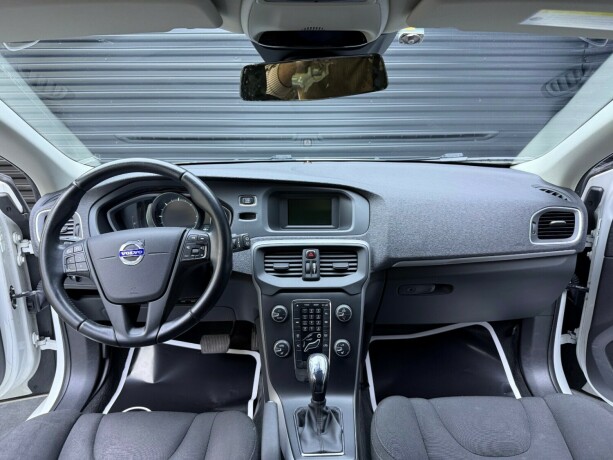 volvo-v40-diesel-2013-big-9