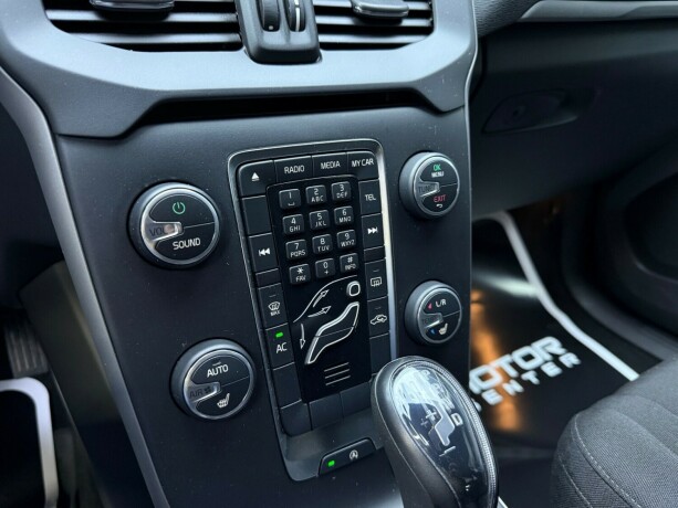 volvo-v40-diesel-2013-big-23