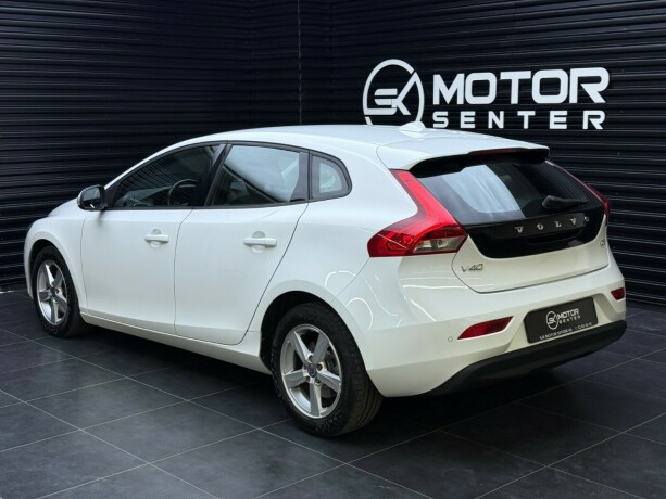 volvo-v40-diesel-2013-big-1