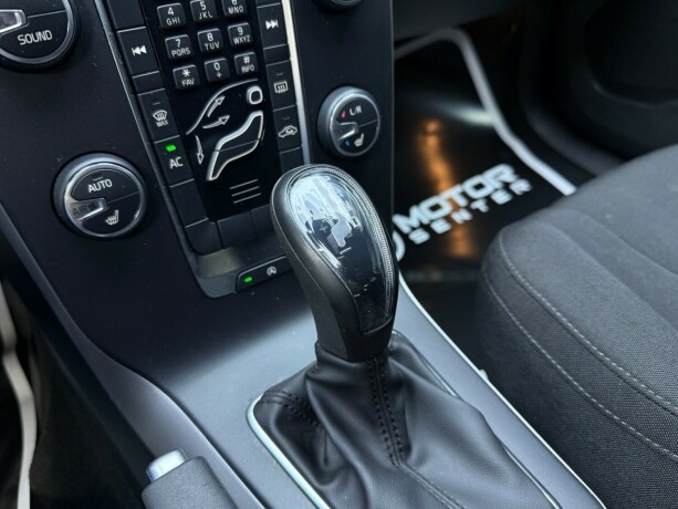 volvo-v40-diesel-2013-big-24