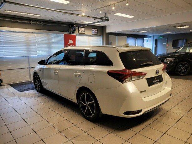 toyota-auris-elektrisitetbensin-2017-big-6