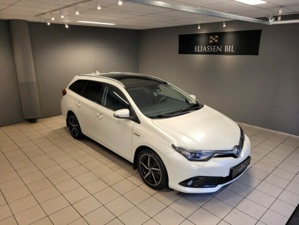 toyota-auris-elektrisitetbensin-2017-big-1