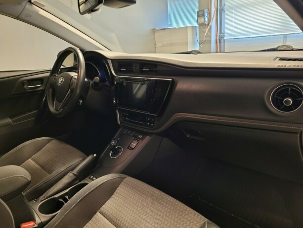 toyota-auris-elektrisitetbensin-2017-big-13