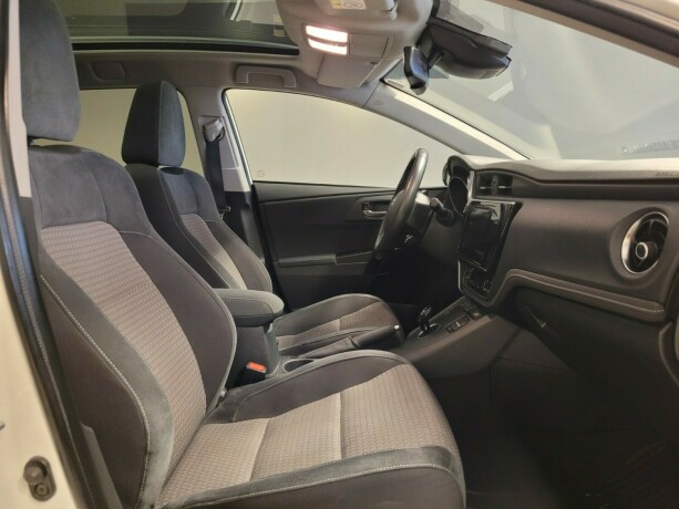 toyota-auris-elektrisitetbensin-2017-big-11