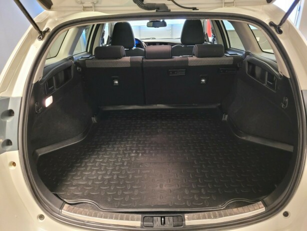 toyota-auris-elektrisitetbensin-2017-big-16