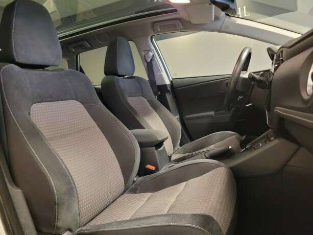 toyota-auris-elektrisitetbensin-2017-big-12