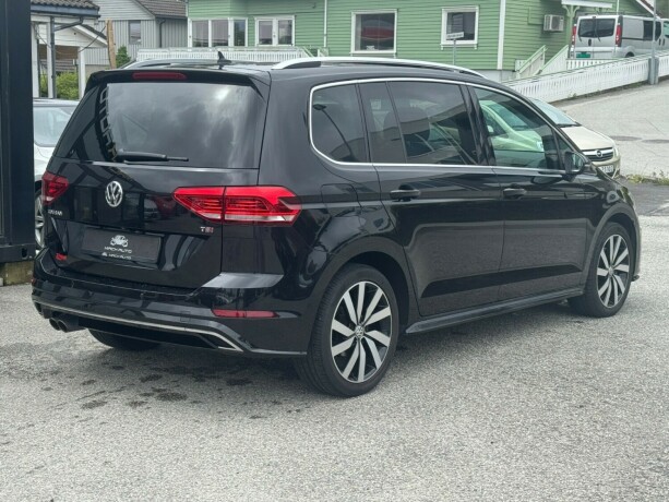 volkswagen-touran-bensin-2017-big-4