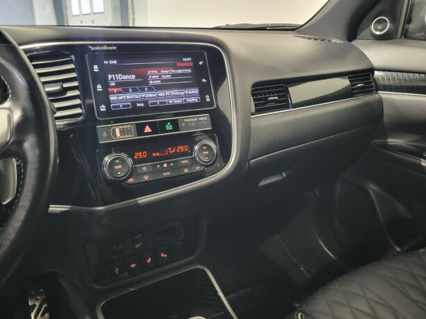 mitsubishi-outlander-elektrisitetbensin-2019-big-16