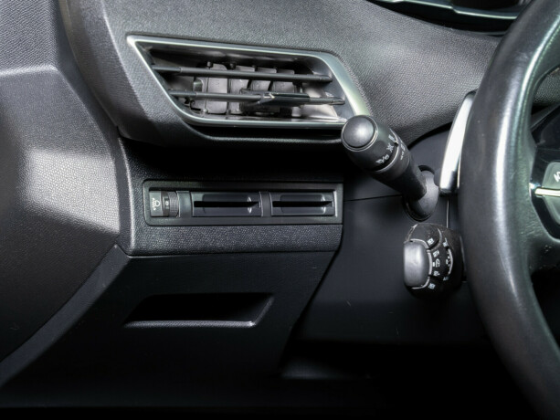 peugeot-3008-bensin-2017-big-24