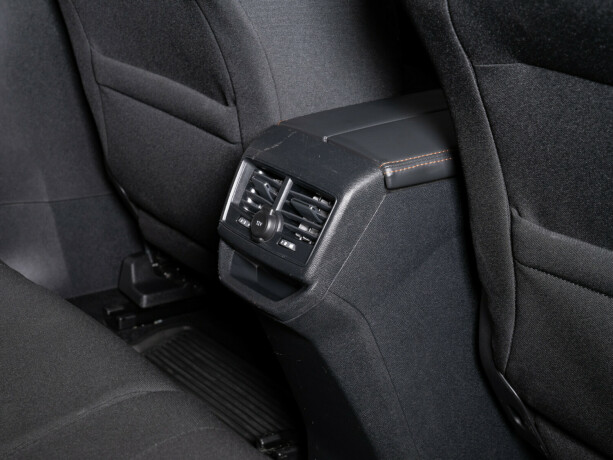 peugeot-3008-bensin-2017-big-15