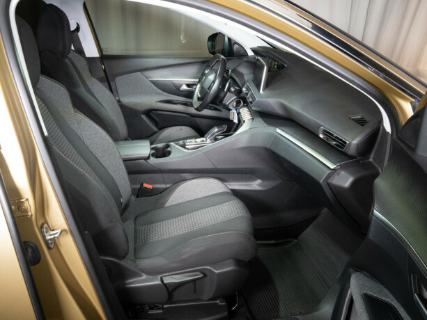 peugeot-3008-bensin-2017-big-50