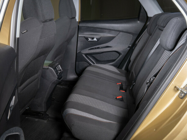 peugeot-3008-bensin-2017-big-48