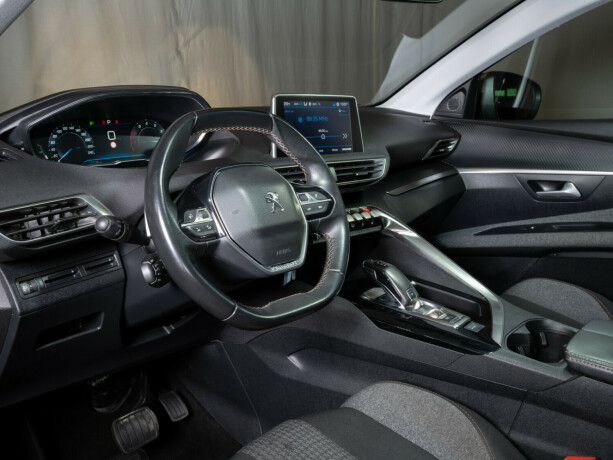 peugeot-3008-bensin-2017-big-44