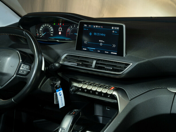 peugeot-3008-bensin-2017-big-18
