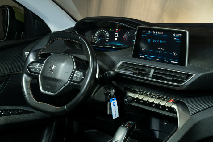 peugeot-3008-bensin-2017-big-17