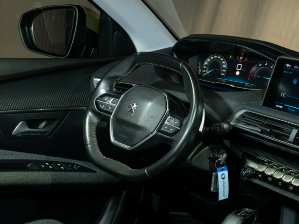 peugeot-3008-bensin-2017-big-16