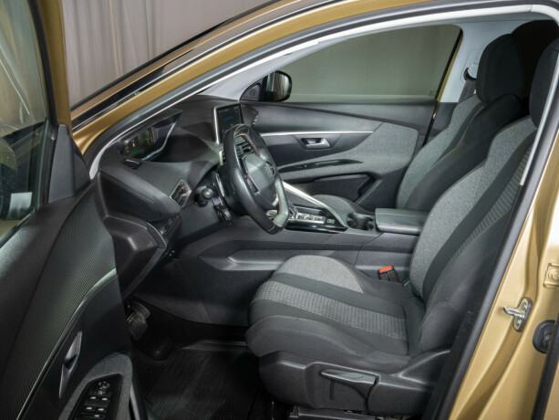 peugeot-3008-bensin-2017-big-45