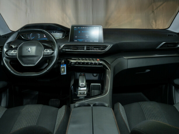 peugeot-3008-bensin-2017-big-40
