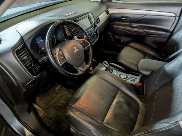 mitsubishi-outlander-elektrisitetbensin-2014-big-20