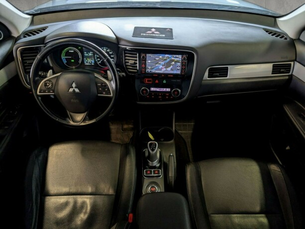 mitsubishi-outlander-elektrisitetbensin-2014-big-12