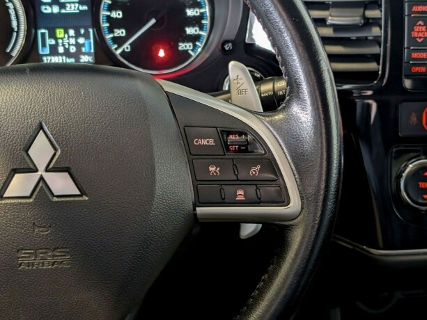 mitsubishi-outlander-elektrisitetbensin-2014-big-25