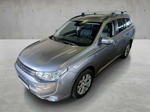 mitsubishi-outlander-elektrisitetbensin-2014-big-4