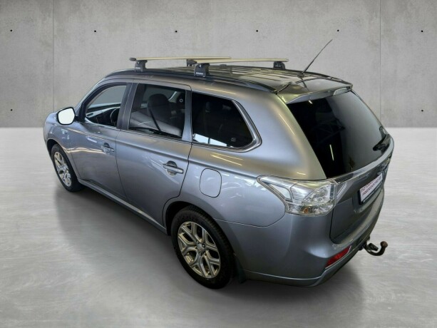 mitsubishi-outlander-elektrisitetbensin-2014-big-6