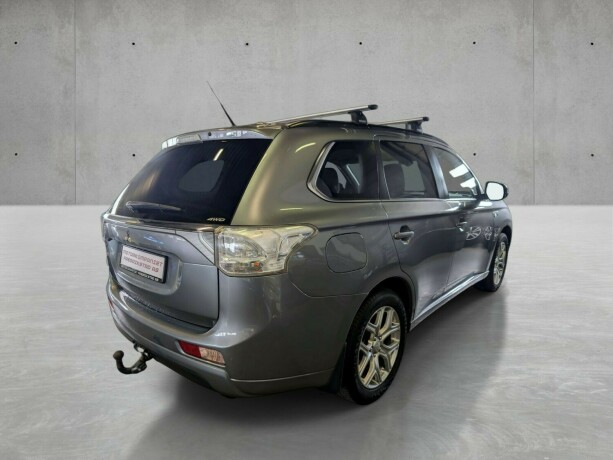 mitsubishi-outlander-elektrisitetbensin-2014-big-3