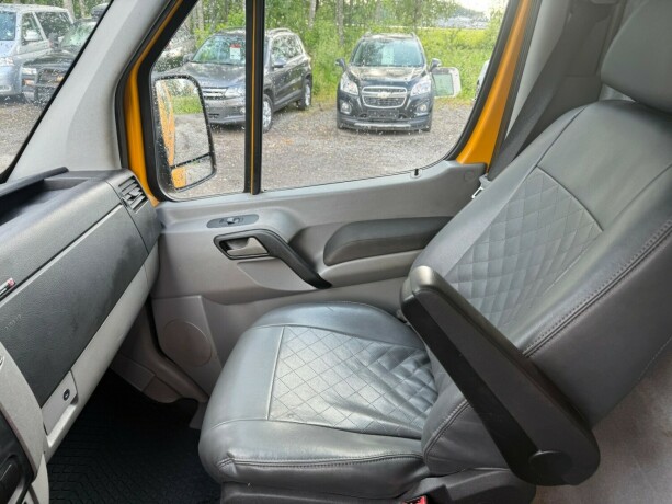 volkswagen-crafter-diesel-2015-big-15