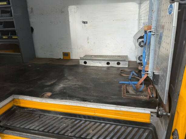 volkswagen-crafter-diesel-2015-big-26