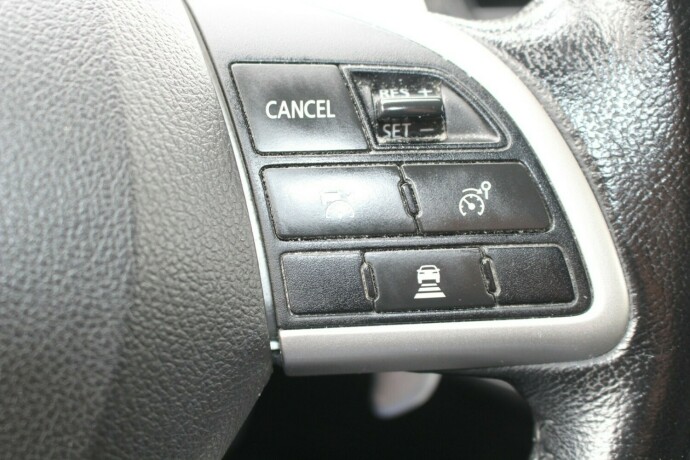 mitsubishi-outlander-elektrisitetbensin-2014-big-17