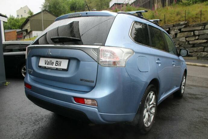 mitsubishi-outlander-elektrisitetbensin-2014-big-4