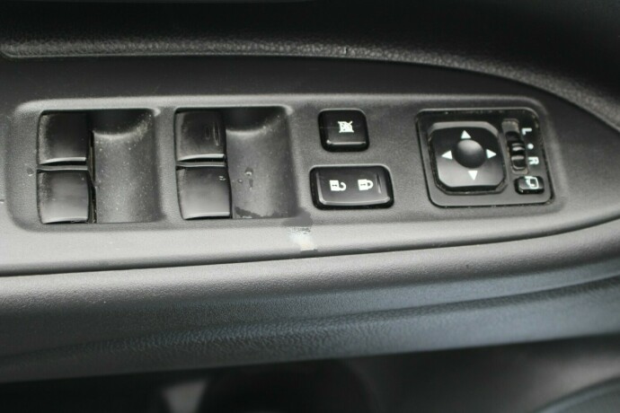 mitsubishi-outlander-elektrisitetbensin-2014-big-12