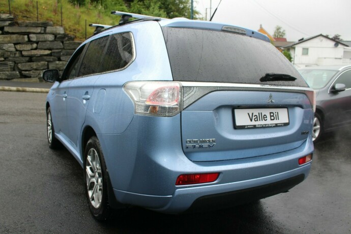 mitsubishi-outlander-elektrisitetbensin-2014-big-3