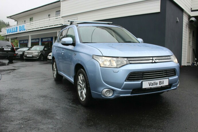 mitsubishi-outlander-elektrisitetbensin-2014-big-0