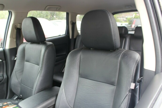 mitsubishi-outlander-elektrisitetbensin-2014-big-10