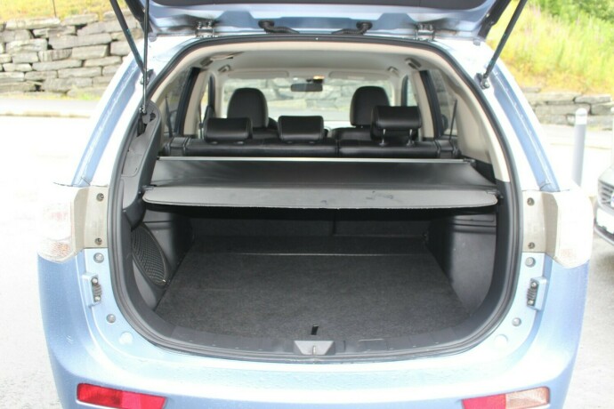 mitsubishi-outlander-elektrisitetbensin-2014-big-6
