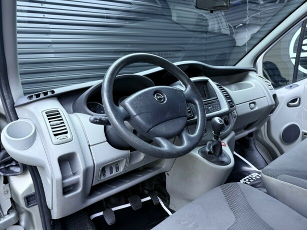 opel-vivaro-diesel-2013-big-8