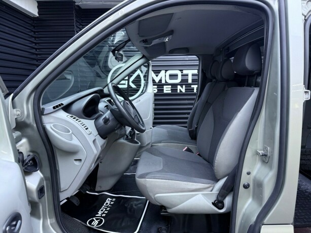 opel-vivaro-diesel-2013-big-15