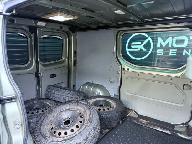 opel-vivaro-diesel-2013-big-18