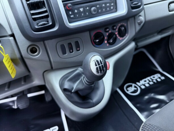 opel-vivaro-diesel-2013-big-14