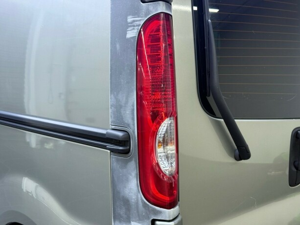 opel-vivaro-diesel-2013-big-6