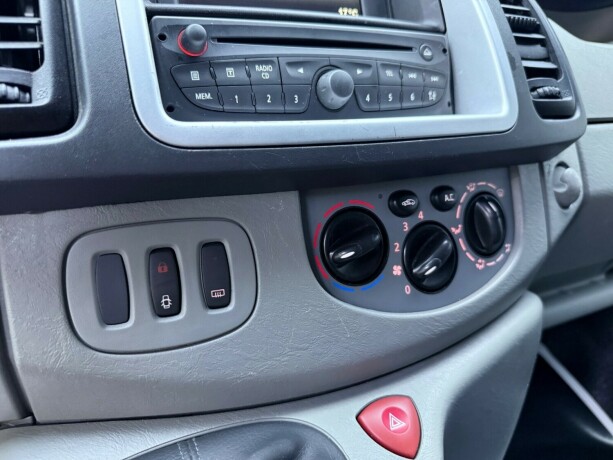 opel-vivaro-diesel-2013-big-13