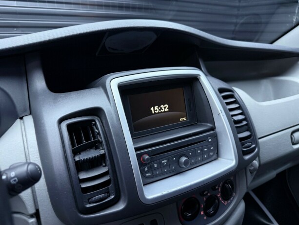 opel-vivaro-diesel-2013-big-11