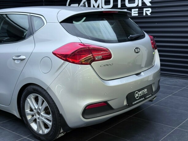 kia-cee039d-bensin-2012-big-5