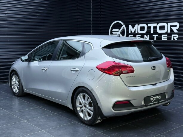 kia-cee039d-bensin-2012-big-1