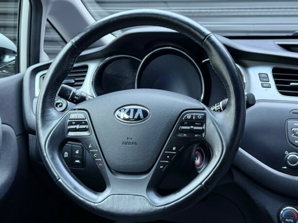 kia-cee039d-bensin-2012-big-12